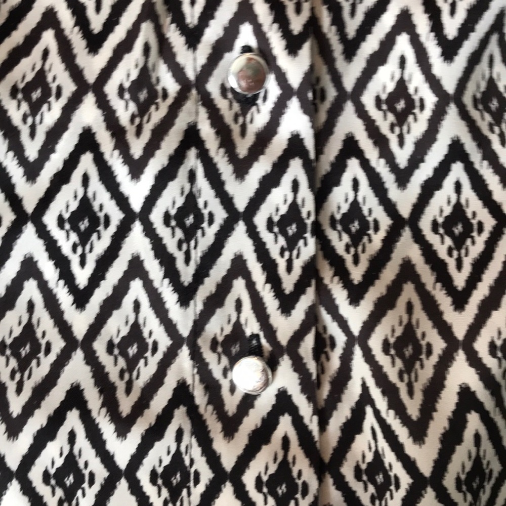 Button-Back Blouse - Picture 4 of 4